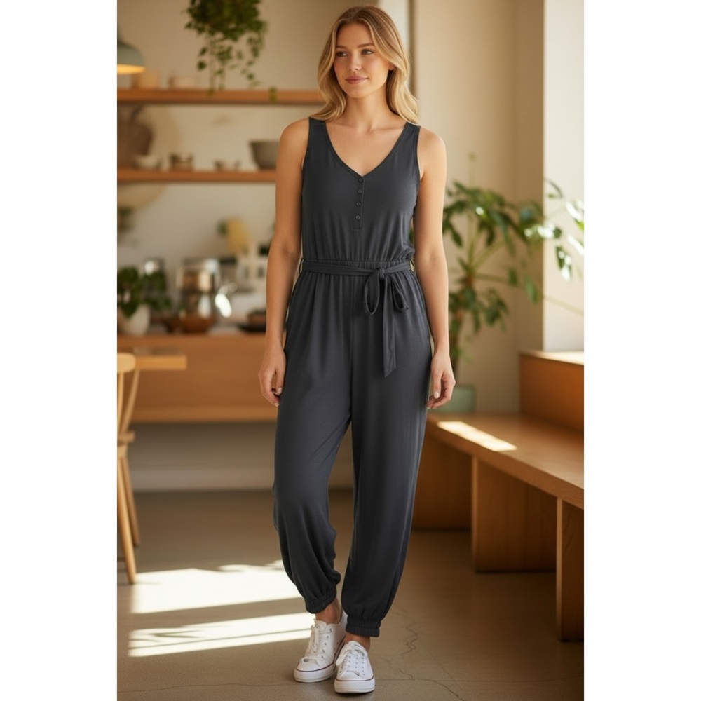 NWT Abercrombie & Fitch Sleeveless Jumpsuit with Waist Tie Size Medium